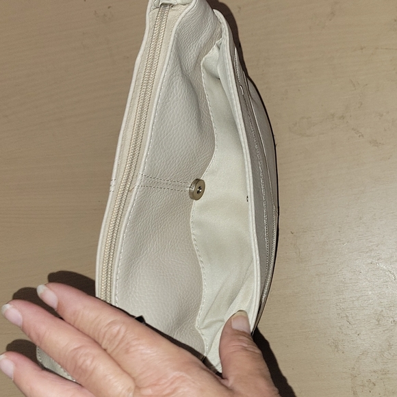 Large cream leather cowhide crossbody purse. - Picture 7 of 10